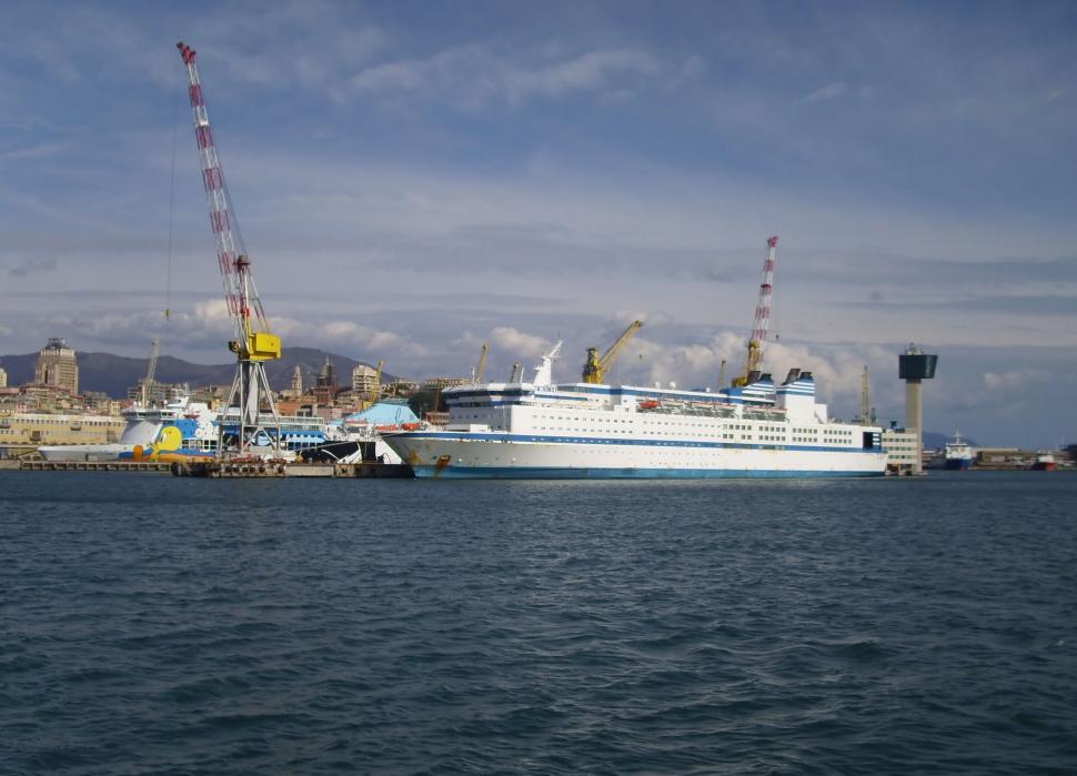 Free Image of Ships at the dock 