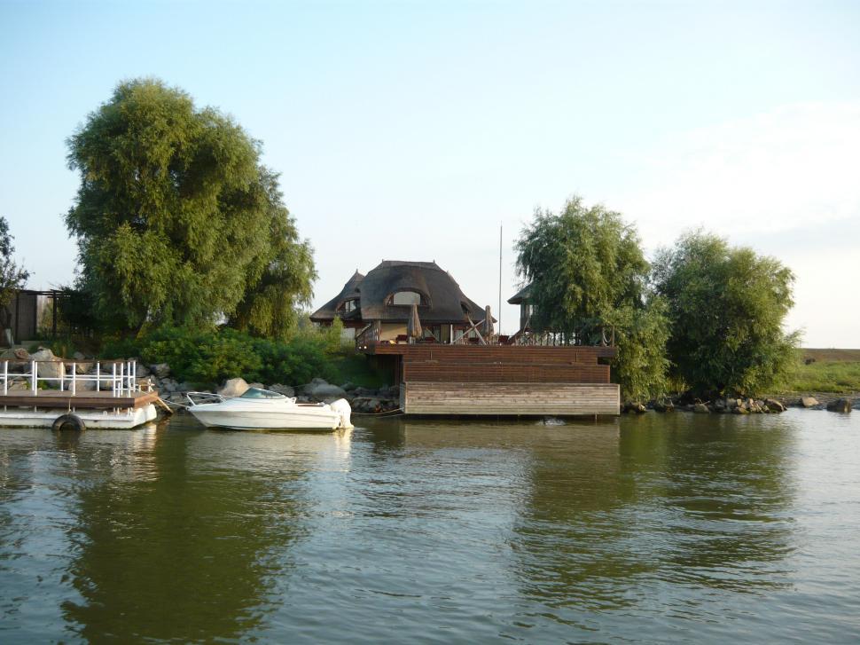 Free Image of Resort buildings 