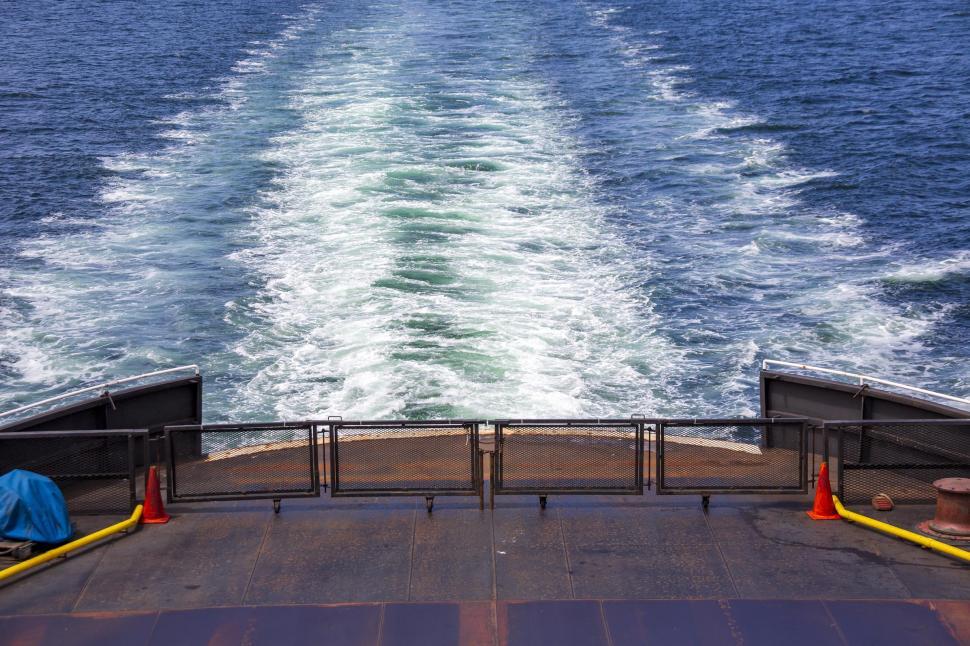 Free Image of Ferry stern 