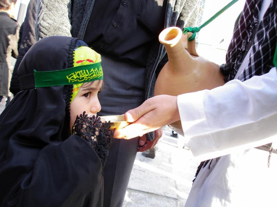 Free Image of Shia Muslims in Qom  