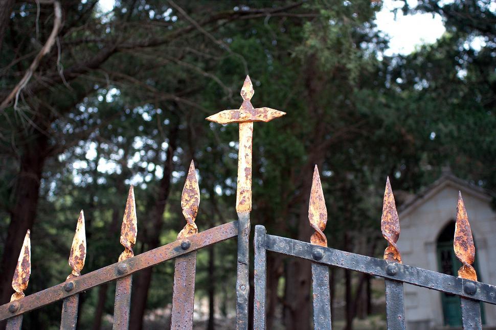Free Image of Graveyard door 