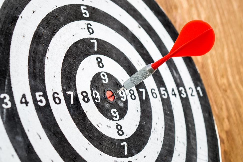 Free Image of Dart hitting the center of dartboard 