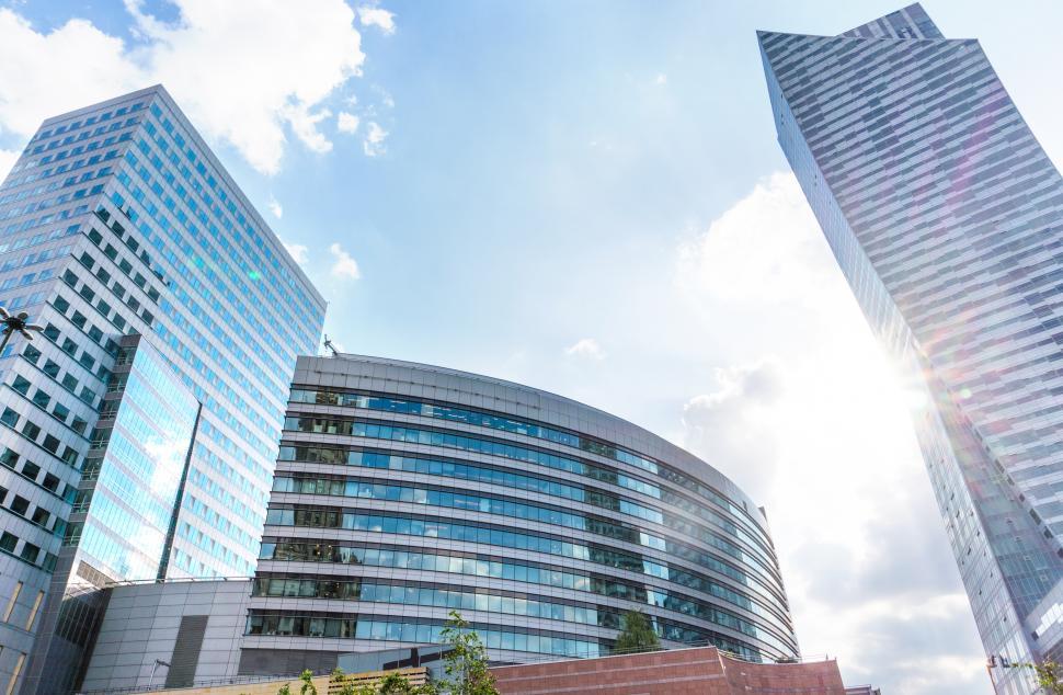 Free Image of Looking up at the sky scrapers 
