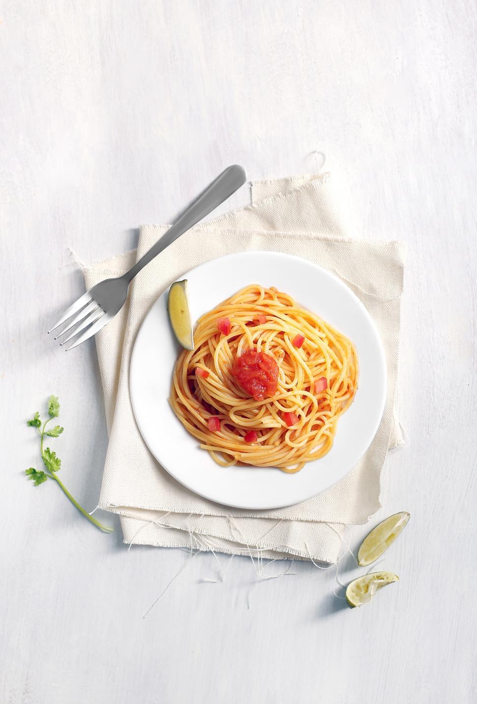 Free Image of Top View of spaghetti pasta in Amatriciana sauce 