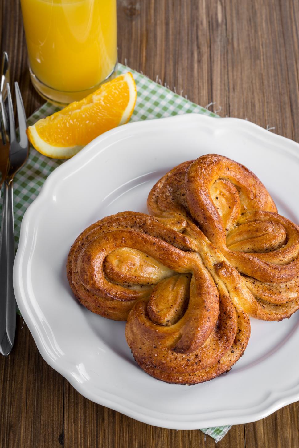 Free Image of Butterfly shaped sweet bun 