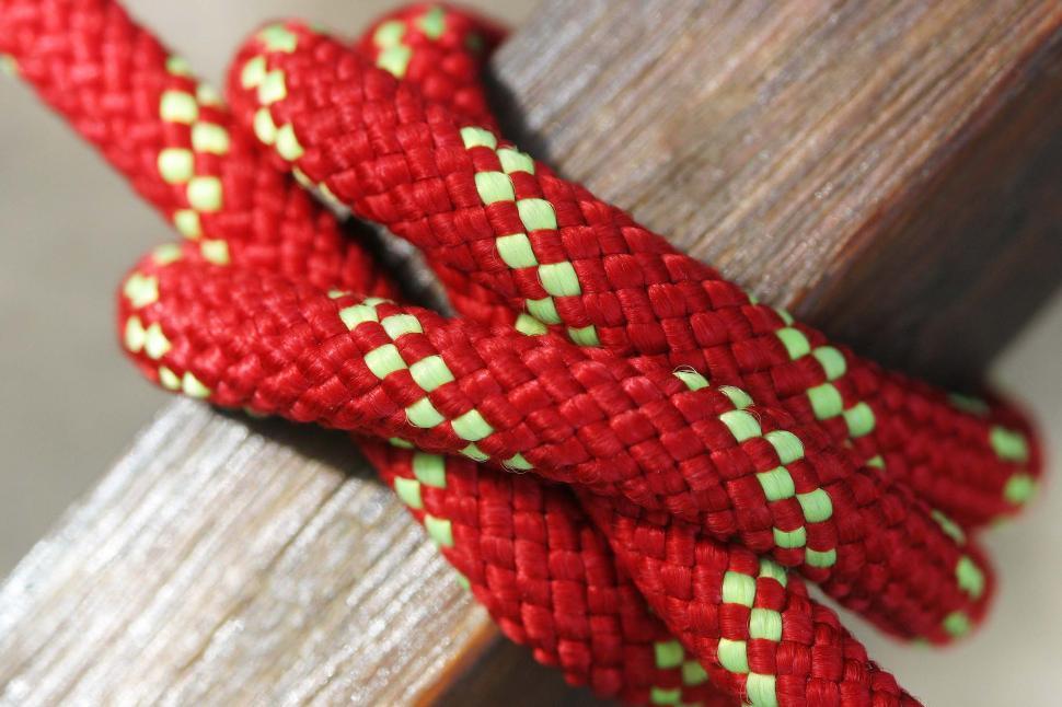 Free Image of Rolling hitch knots 