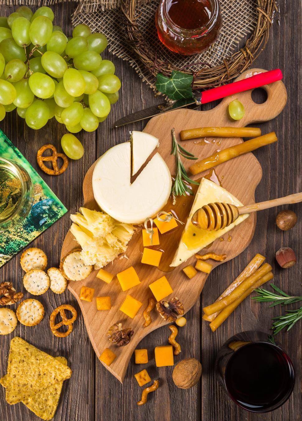 Free Image of Cheese Plate with grapes 