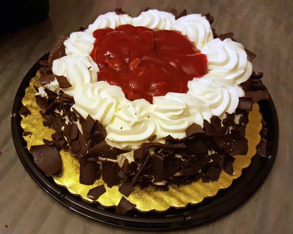 Free Image of Chocolate Cream Cake 