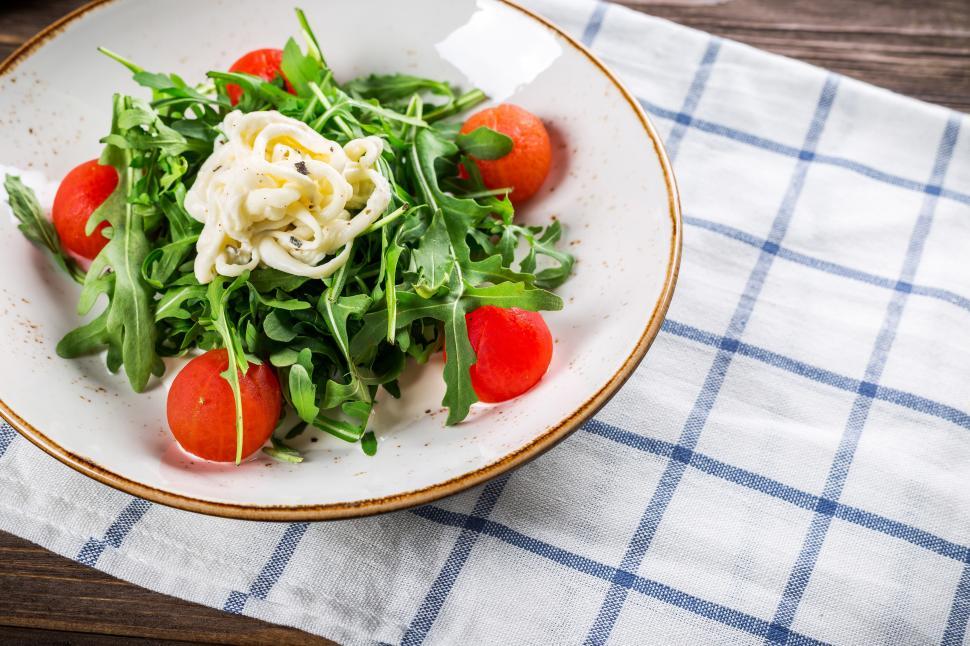 Free Image of Fresh vegetable salad in a white ceramic bowl 