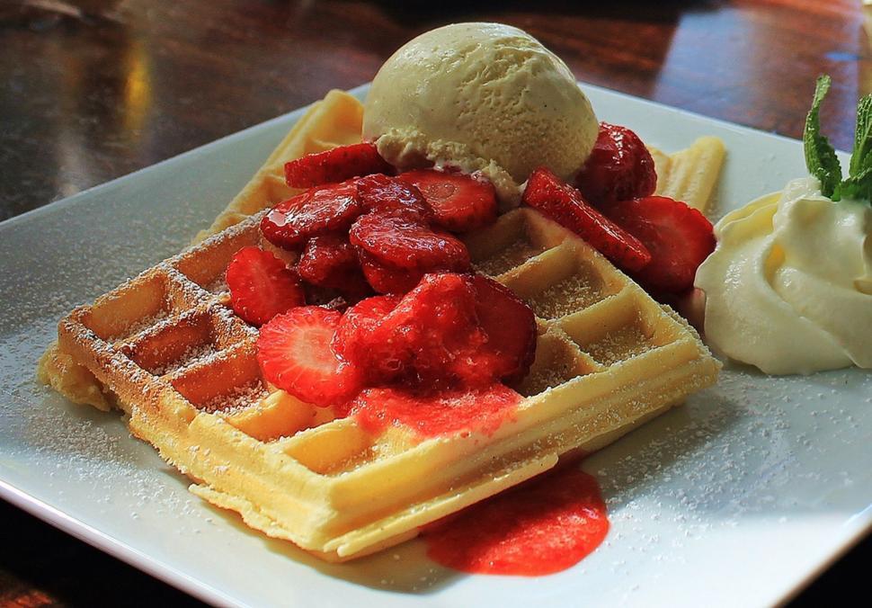 Free Image of Waffles with Ice Cream 