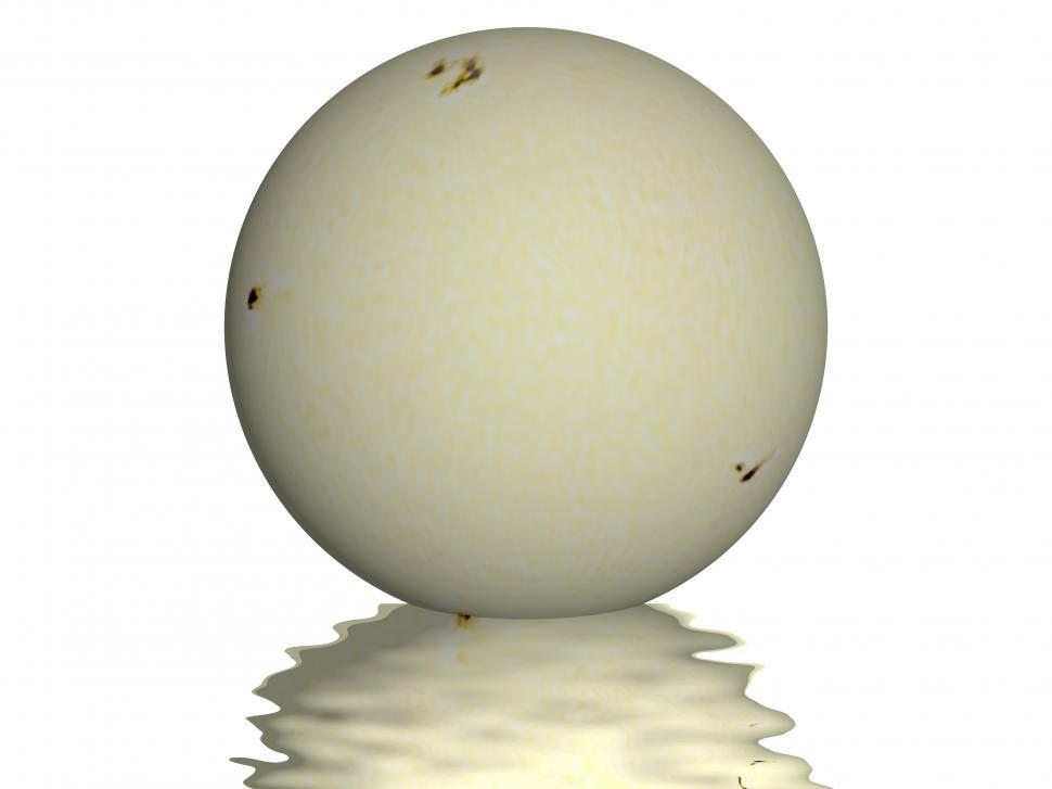 Free Image of Sun with small wavy reflection under it 