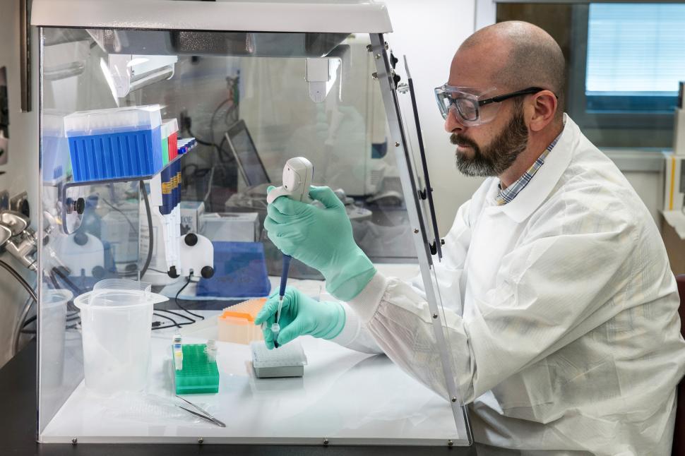 Free Image of CDC Scientist in Lab Environment 