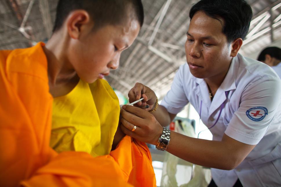 Free Image of Administering a vaccine 