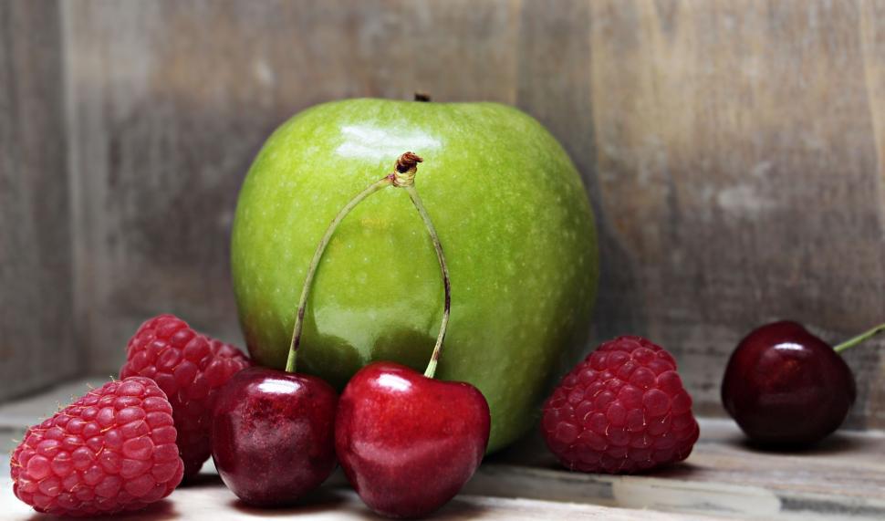 Free Image of Fruit on a table 