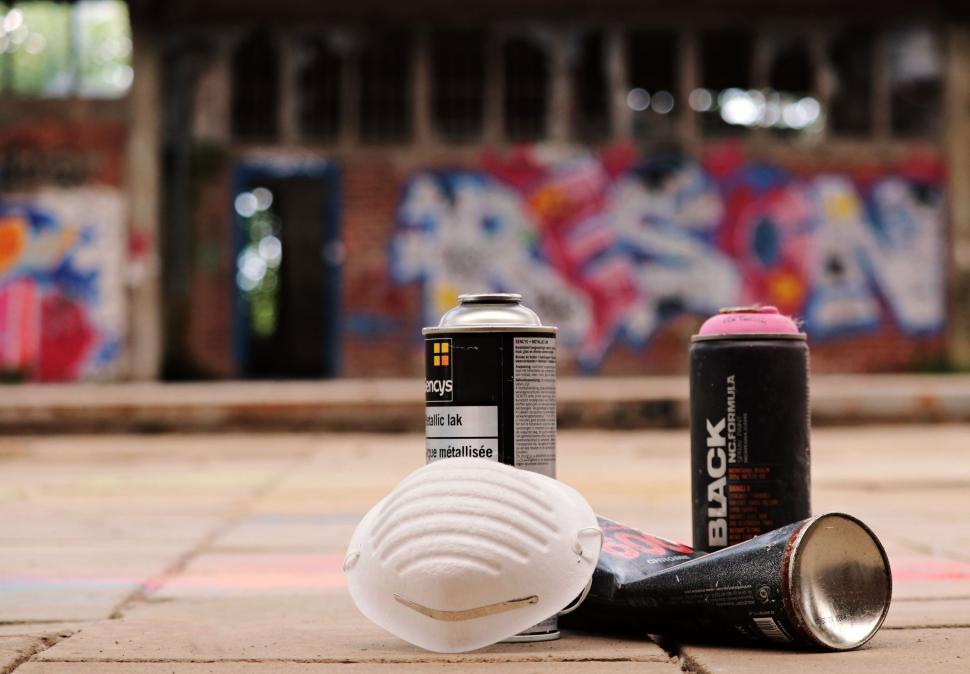 Free Image of Spray cans with respirator mask 