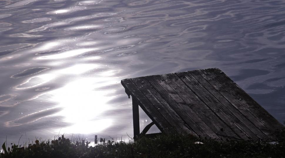 Free Image of Small dock on the water 