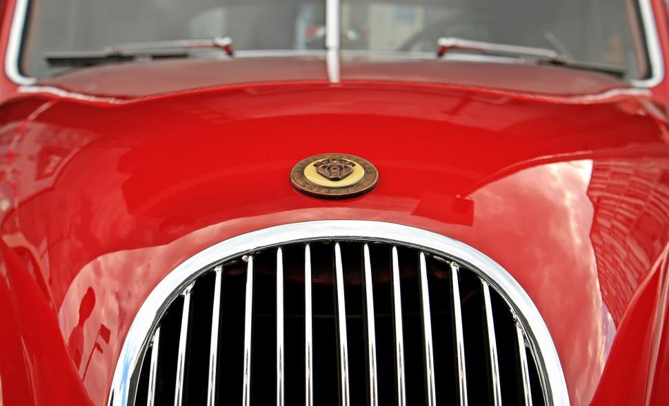 Free Image of Red classic car front end 