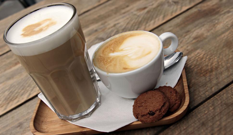 Free Image of Coffee drinks and cookies 