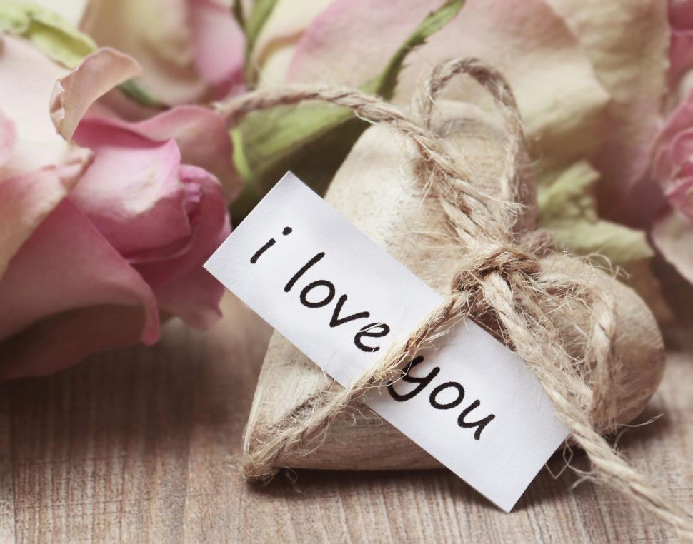 Free Image of I Love You noted tied to small heart 