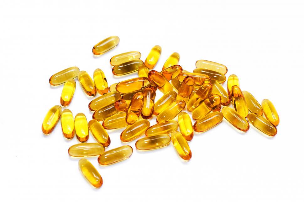 Free Image of White background with scattered pills 