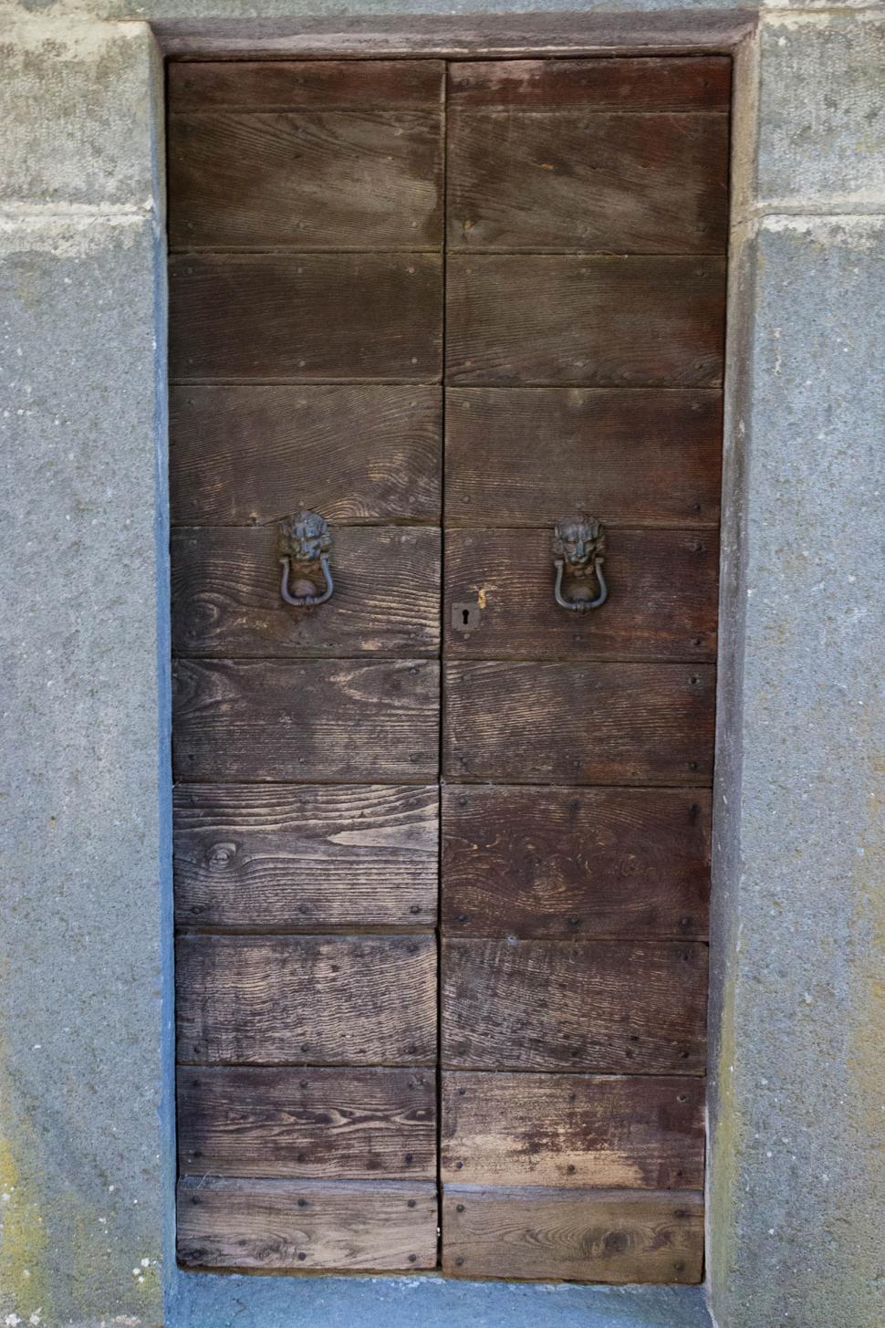 Free Image of Weathered door 
