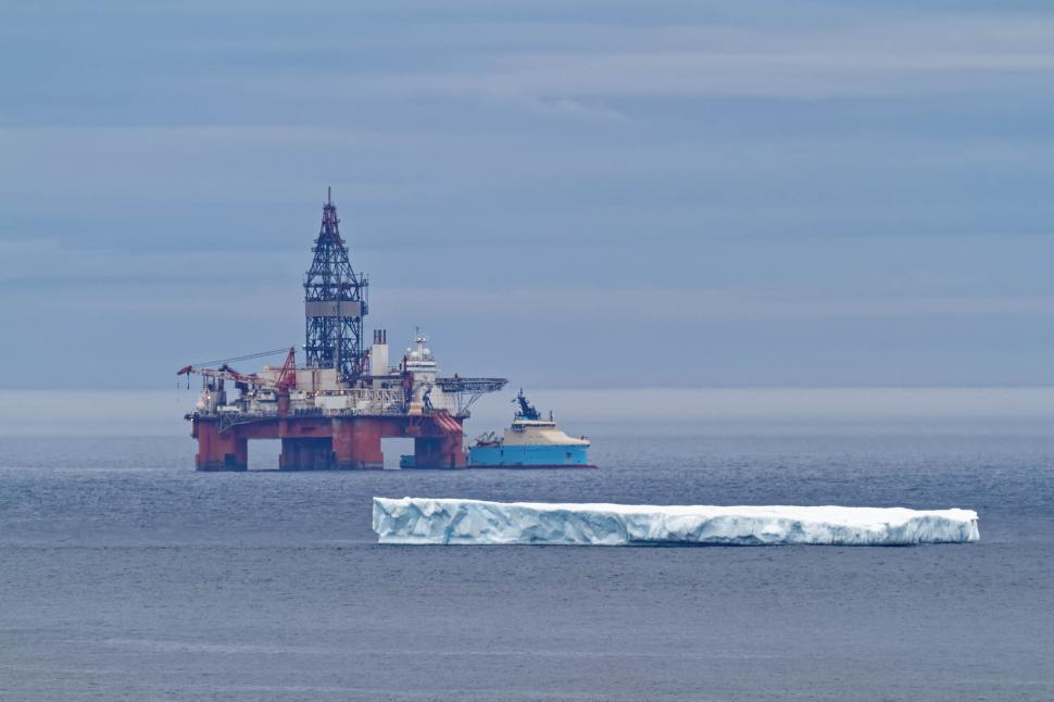 Free Image of Oil rig 