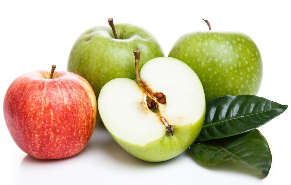 Free Image of Apples on the table, white background 