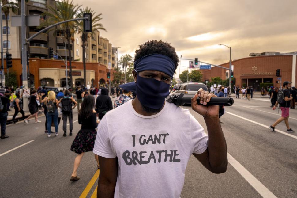 Free Image of Man wearing I Can't Breathe shirt 