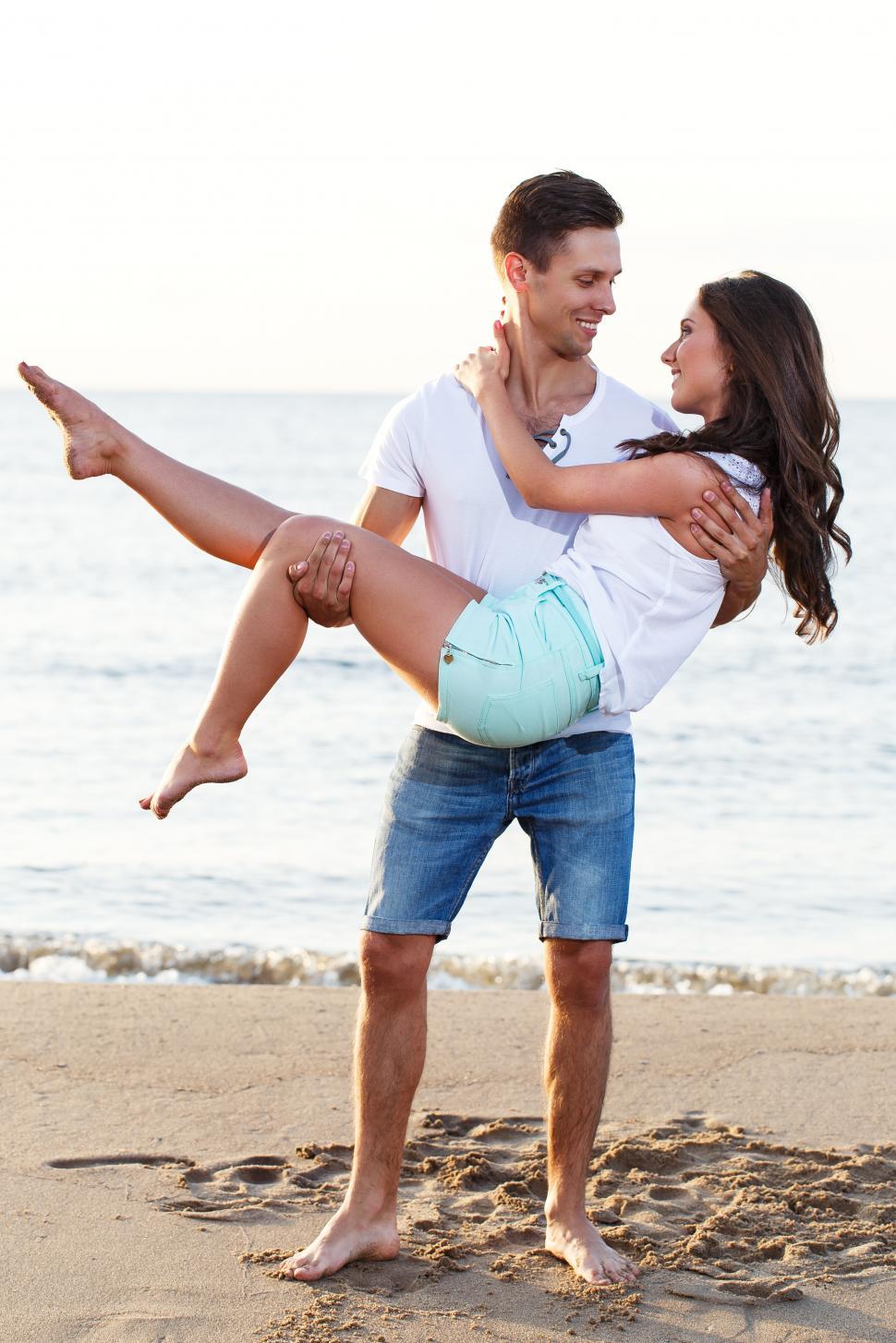 Free Image of Playful couple on the beach 