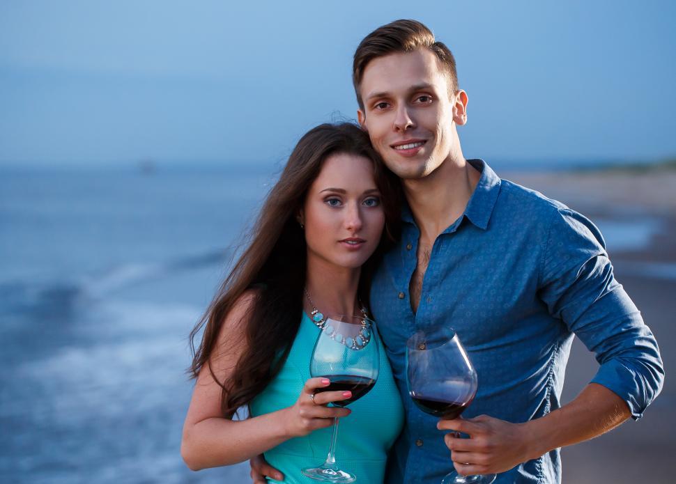 Free Image of Romantic toast on the beach 