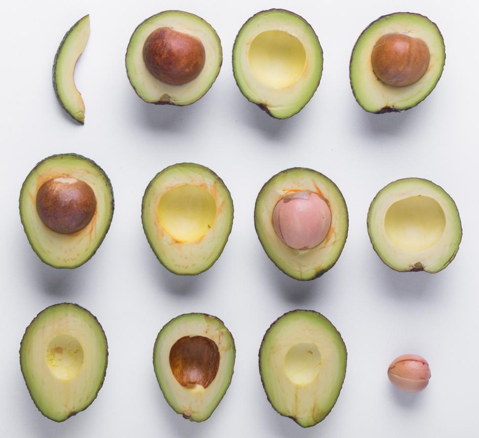 Free Image of Avocados on the table 