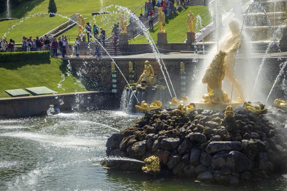 Free Image of Palace fountain 