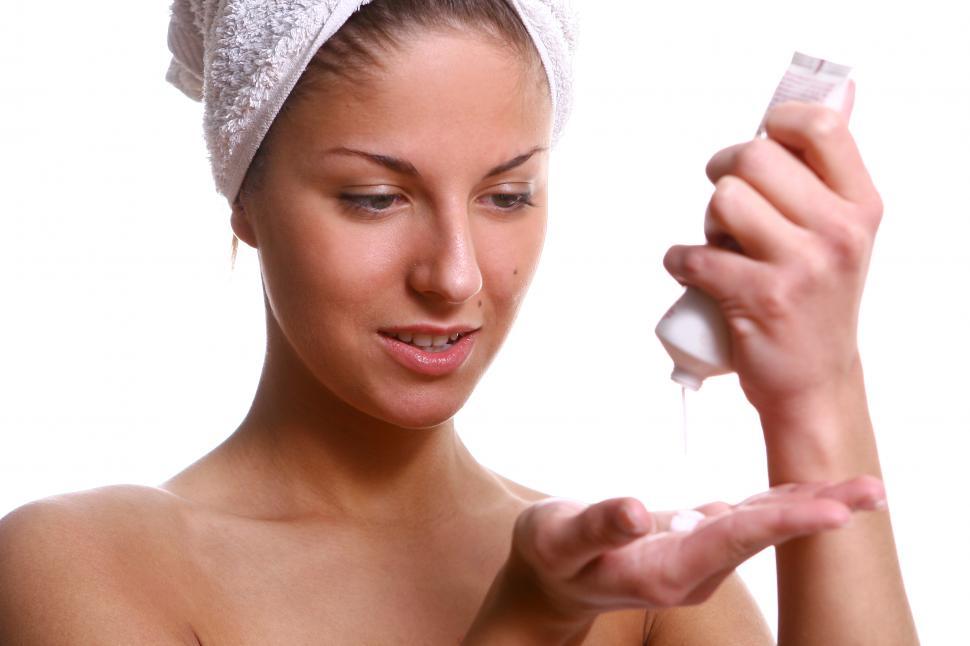 Free Image of Woman dispensing spa product. Lotion and moisture. 