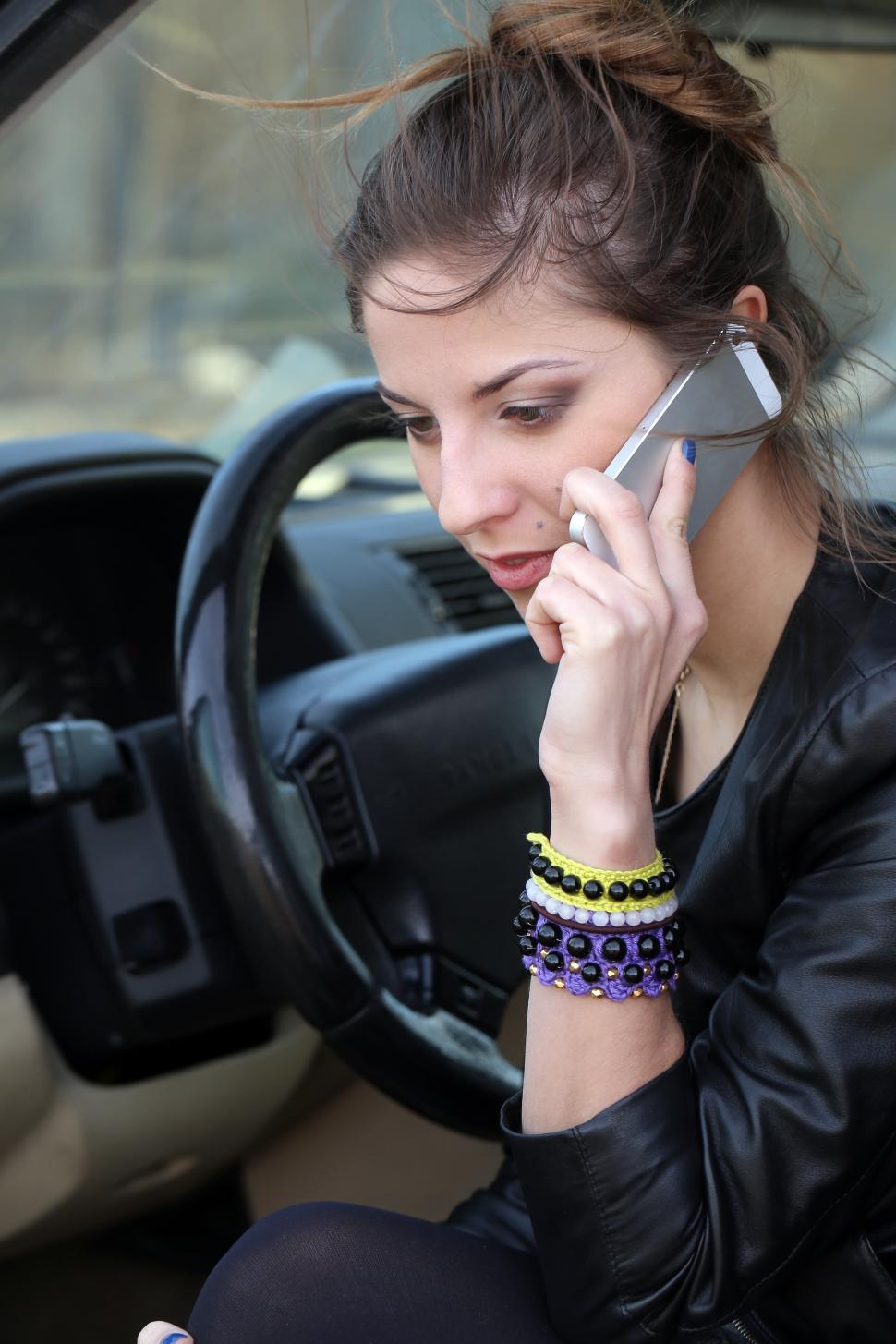 Free Image of Attractive woman in the car on the phone 