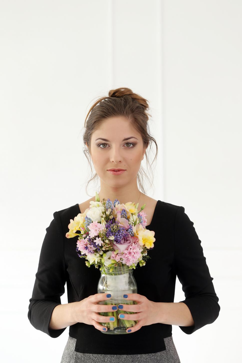 Free Image of Beautiful girl with bouquet 