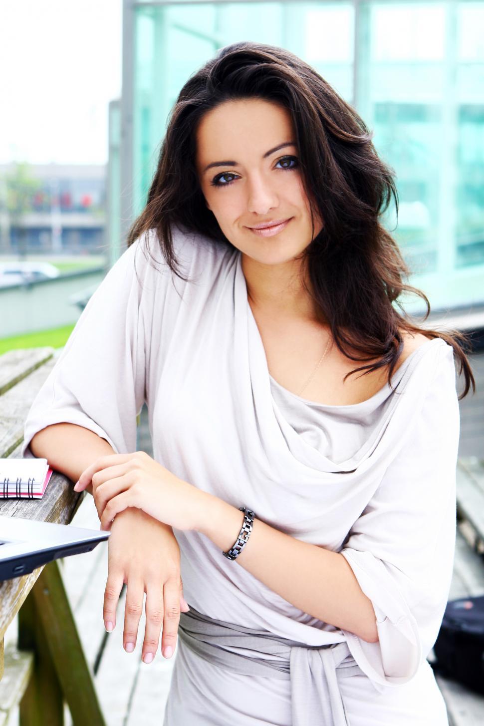 Free Image of Woman leaning on a desk 