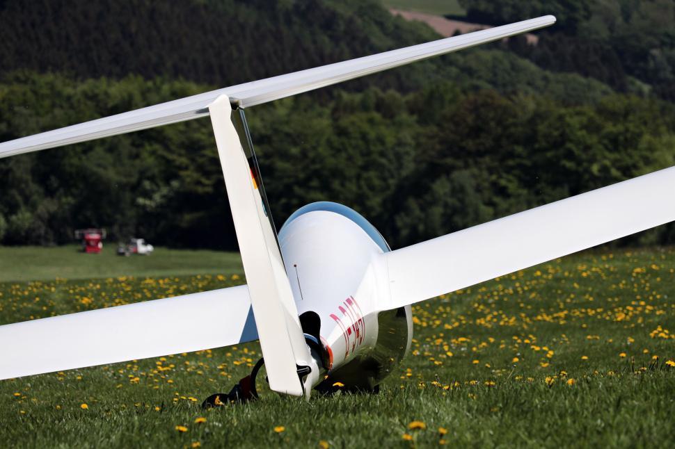 Free Image of Glider in the meadow 