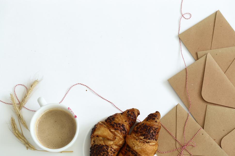 Free Image of Delicious croissant with Copyspace 