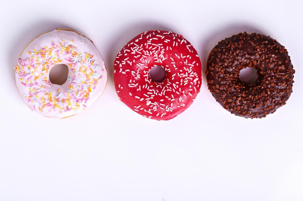 Free Image of Delicious donuts, all in a row 