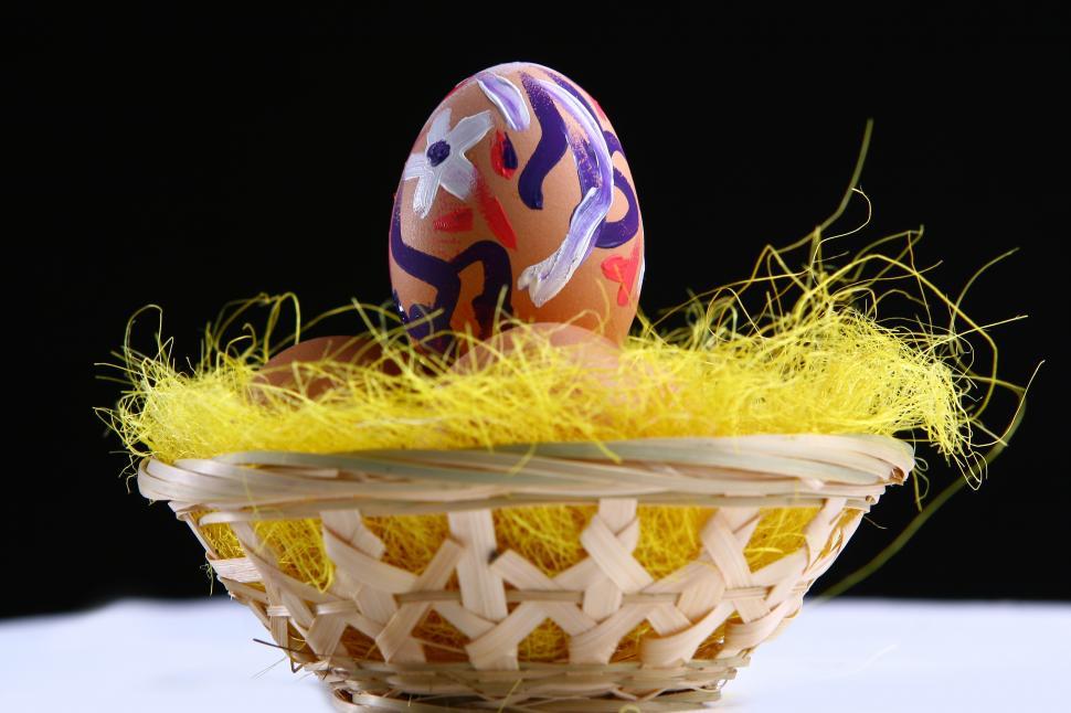 Free Image of Colorful Easter Egg in Basket 