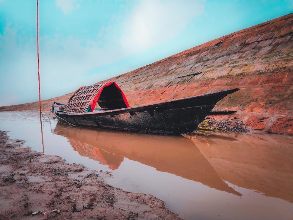 Free Image of Single Boat Boat 