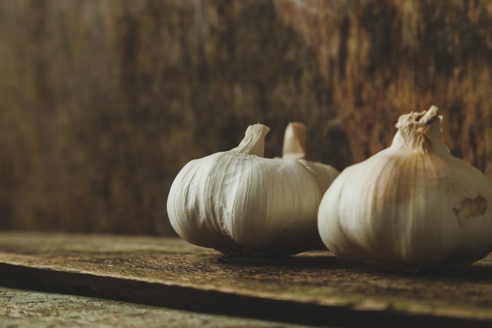 Free Image of Heads of Garlic on the table 