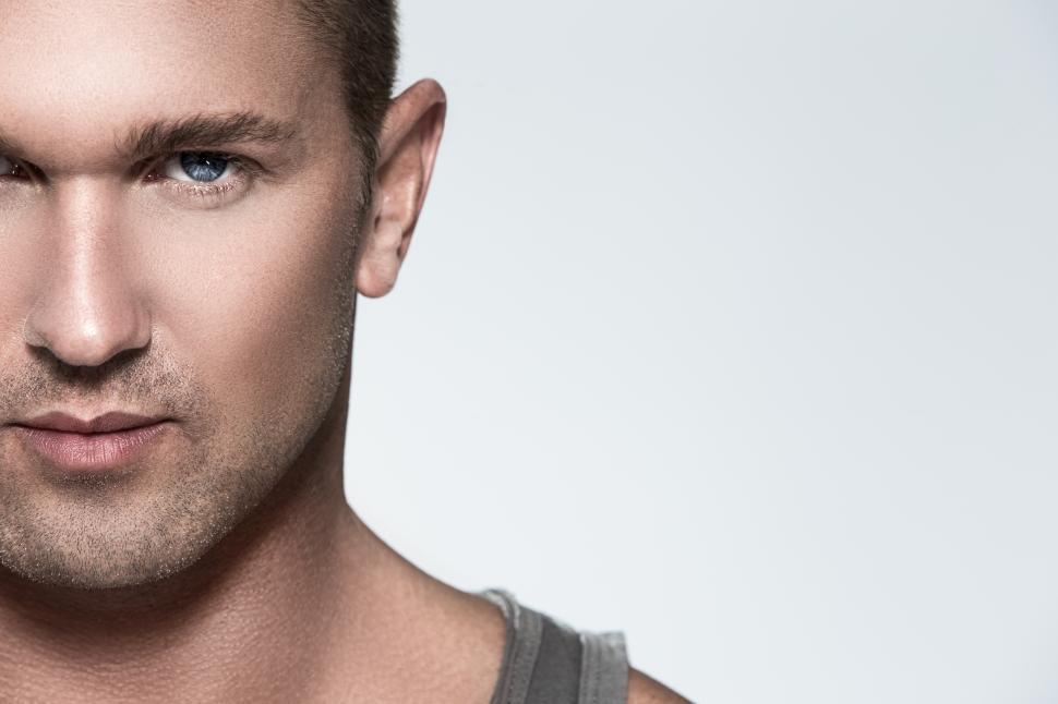Free Image of Handsome guy with copyspace 