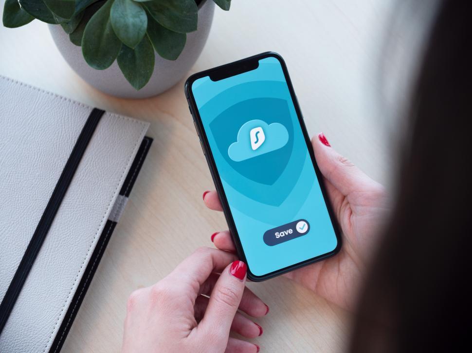 Free Image of Woman with a smartphone  