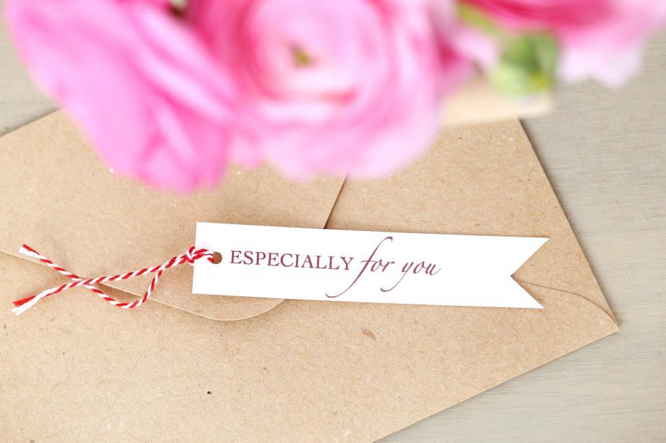 Free Image of Bouquet in the pot with label 