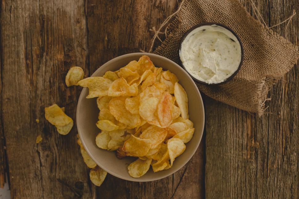 Free Image of Potato chips on the table 