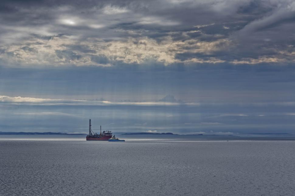 Free Image of Supply ship and FPSO 