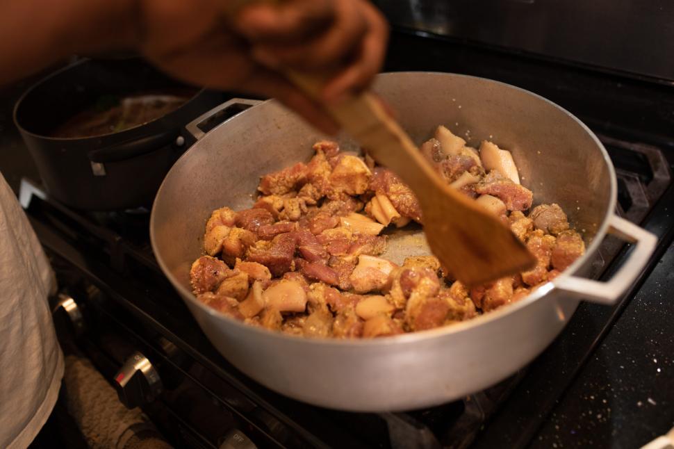 Free Image of Pork pieces in pot on kitchen stove 