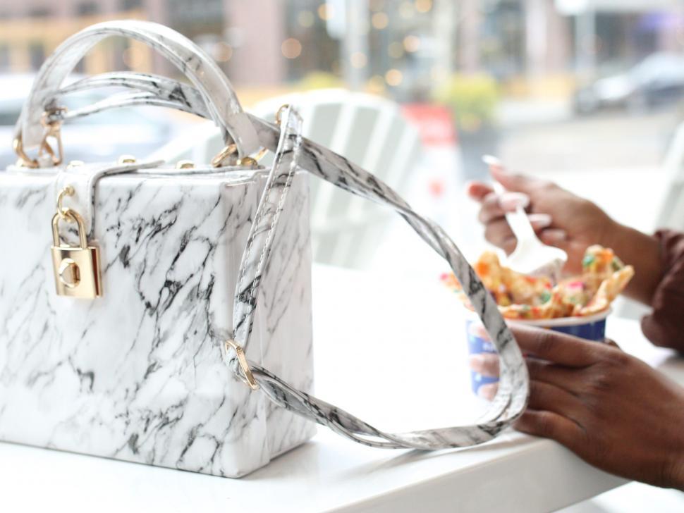 Free Image of Marble print handbag and ice cream on table 