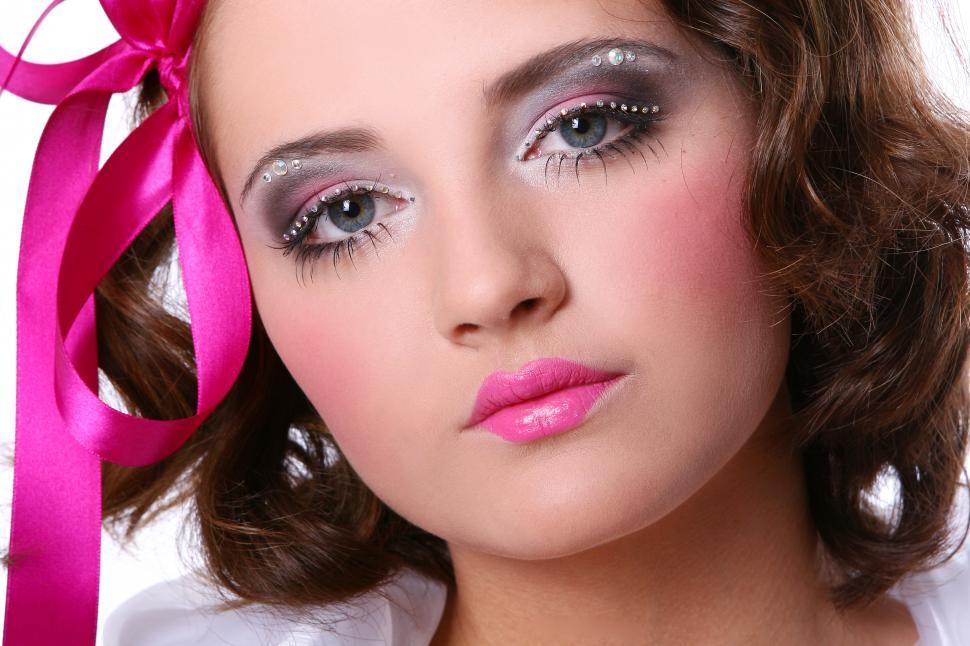 Free Image of a beautiful young woman 